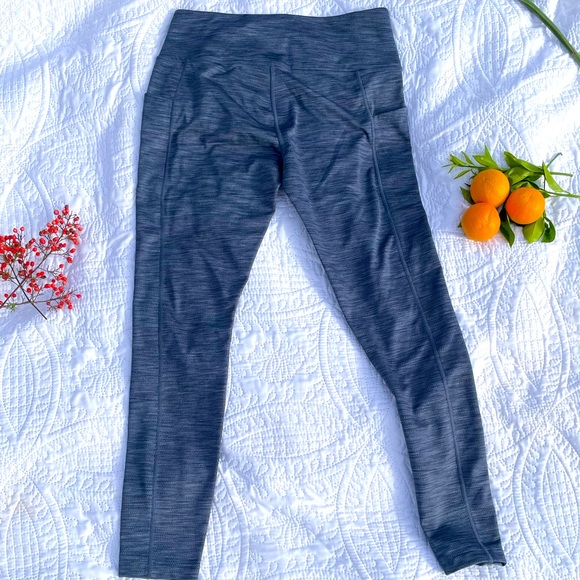 Comfortable Leggings with Side Pockets! Perfect for Any Workout or Just Chilling - Picture 4 of 6